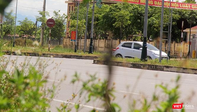 Biển cấm ngược chiều dường như không có tác dụng với những chiếc xe này. Biển cấm ngược chiều dường như không có tác dụng với những chiếc xe này.