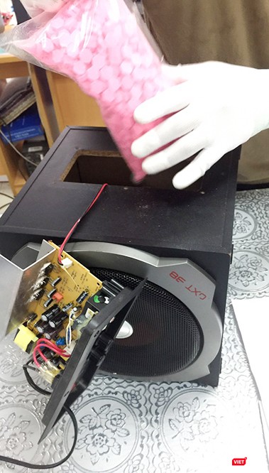 Ma túy giấu trong thùng loa. Ma túy giấu trong thùng loa.