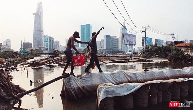 Nhìn qua bên kia sông Sài Gòn là Quận 1. Ảnh: Mai Kỳ.