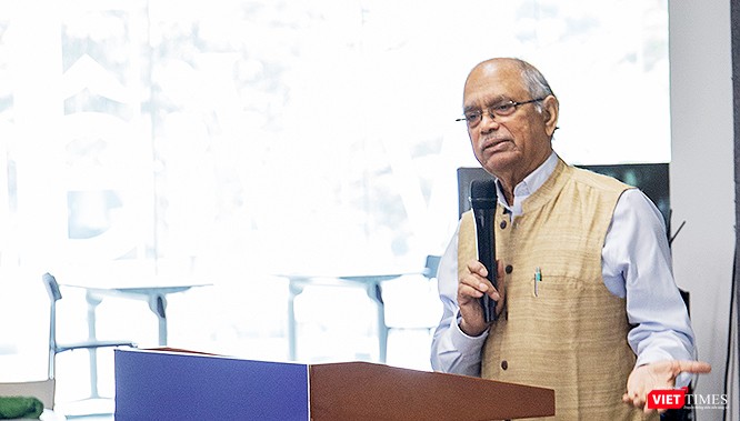 "Phải thẳng thắn nhìn nhận rằng chiến thuật “cắt lát sa-la-mi” mà Trung Quốc áp dụng ở Biển Đông đã có hiệu quả", Giáo sư Nayan Chanda nhận định. Ảnh: Nguyễn Luân.