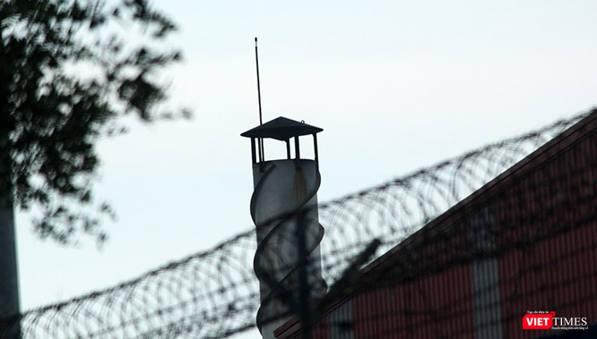 Trong khi các ống khói của nhà máy sản xuất ở công ty nhôm Toàn cầu luôn im lìm thế này.