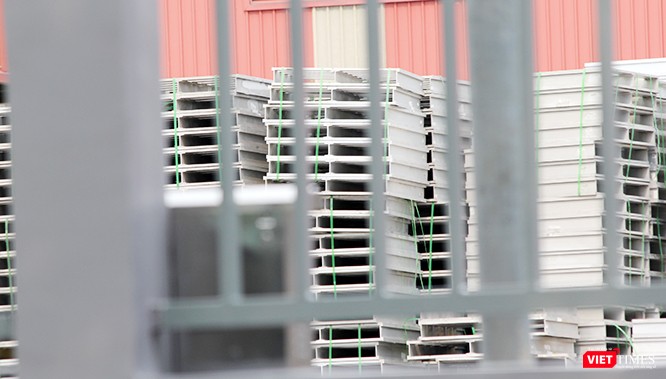 Nhôm đang xếp đống tại nhà máy nhôm Toàn Cầu Việt Nam.