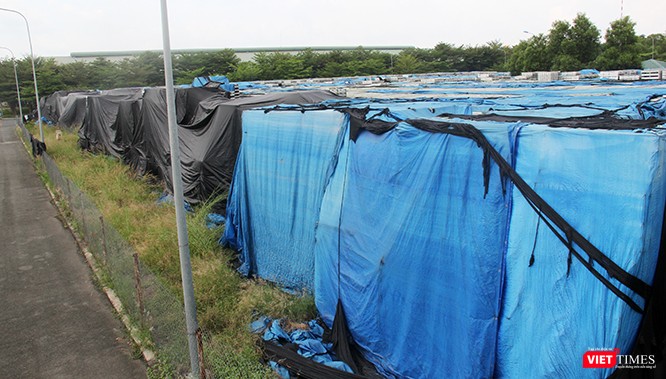 Chúng tôi đã tìm cách tiếp cận kho nhôm ở bãi đang thuê của công ty Thành Chí gần nhất có thể.