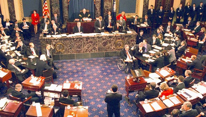 Toàn cảnh cuộc bỏ phiếu luận tội Tổng thống Bill Clinton năm 1999 tại Thượng viện Hoa Kỳ. Nếu đề xuất luận tội Trump được thông qua, Trump sẽ trở thành Tổng thống thứ ba trong lịch sử hiện đại Hoa Kỳ bị luận tội. Toàn cảnh cuộc bỏ phiếu luận tội Tổng thống Bill Clinton năm 1999 tại Thượng viện Hoa Kỳ. Nếu đề xuất luận tội Trump được thông qua, Trump sẽ trở thành Tổng thống thứ ba trong lịch sử hiện đại Hoa Kỳ bị luận tội.