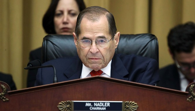 Nadler, Chủ nhiệm Ủy ban Tư pháp Hạ viện, cũng là một trong những người dẫn dắt cuộc chiến luận tội Trump tại Hạ viện. Nadler, Chủ nhiệm Ủy ban Tư pháp Hạ viện, cũng là một trong những người dẫn dắt cuộc chiến luận tội Trump tại Hạ viện.