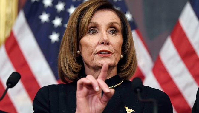 Bà Nancy Pelosi, Chủ tịch Hạ viện Mỹ, người lãnh đạo phong trào luận tội.