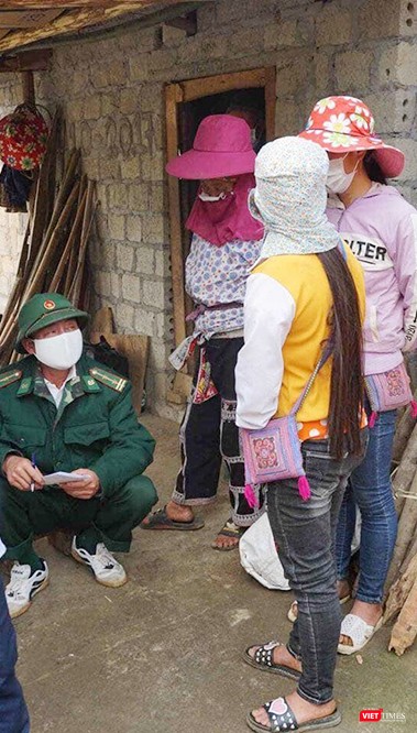 Báo cán bộ sớm chuẩn bị để cho chồng đi... cách ly vì về giữa lúc dịch Covid-19 đang hoành hành. Ảnh: Lê Thanh Cường. Báo cán bộ sớm chuẩn bị để cho chồng đi... cách ly vì về giữa lúc dịch Covid-19 đang hoành hành. Ảnh: Lê Thanh Cường.