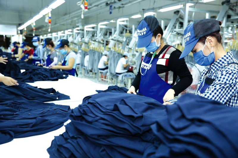 Dệt may sẽ là một trong những ngành chịu tác động nặng nề của đại dịch Covid-19 do chuỗi cung ứng toàn cầu bị gián đoạn. Dệt may sẽ là một trong những ngành chịu tác động nặng nề của đại dịch Covid-19 do chuỗi cung ứng toàn cầu bị gián đoạn.