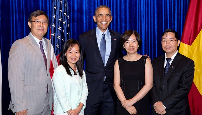 Tổng thống Barack Obama cùng các thành viên Việt Nam trong nhóm sáng lập Đại học Fulbright (Ảnh: Nhà Trắng) Tổng thống Barack Obama cùng các thành viên Việt Nam trong nhóm sáng lập Đại học Fulbright (Ảnh: Nhà Trắng)