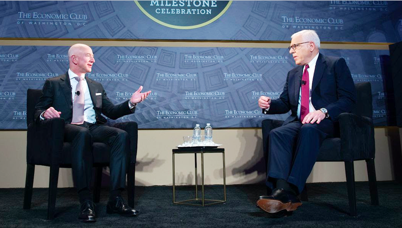 Ông Rubenstein trong một cuộc trao đổi với Jeff Bezos, người sáng lập và điều hành đế chế Amazon, cũng là người giàu nhất thế giới hiện tại. Ông Rubenstein trong một cuộc trao đổi với Jeff Bezos, người sáng lập và điều hành đế chế Amazon, cũng là người giàu nhất thế giới hiện tại.