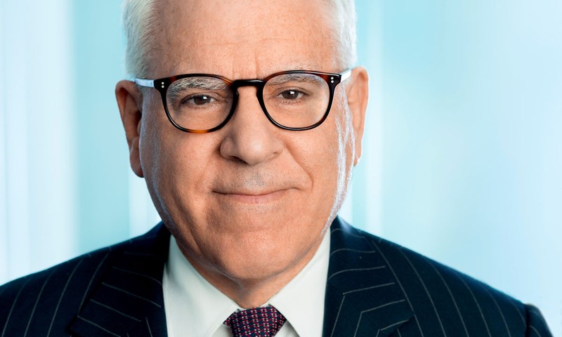 Tỉ phú 68 tuổi David Rubenstein là đồng sáng lập và đồng chủ tịch quỹ đầu tư tư nhân có tổng tài sản 221 tỉ đô la. Ông cũng là nhà thiện nguyện có tầm ảnh hưởng lớn ở Mỹ. Tỉ phú 68 tuổi David Rubenstein là đồng sáng lập và đồng chủ tịch quỹ đầu tư tư nhân có tổng tài sản 221 tỉ đô la. Ông cũng là nhà thiện nguyện có tầm ảnh hưởng lớn ở Mỹ.