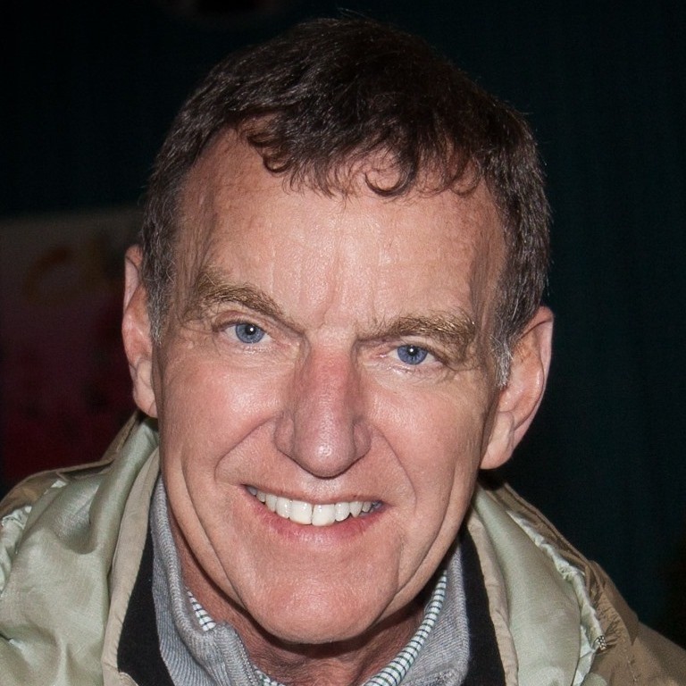 Calvin Mackenzie là Giáo sư Chính trị học tại Đại học Colby, Hoa Kỳ.