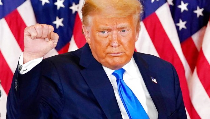 Tổng thống Donald Trump vẫn quyết chiến đấu đến cùng, bất chấp kết quả bầu cử gọi tên ông Joe Biden (Ảnh: AFP)