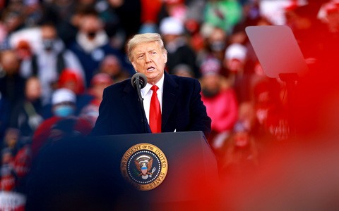 Ông Trump đã nhạy bén nắm bắt xu hướng đó, để xây dựng mình trở thành biểu tượng của cuộc nổi dậy chống lại trật tự hiện hữu (Ảnh: Internet)