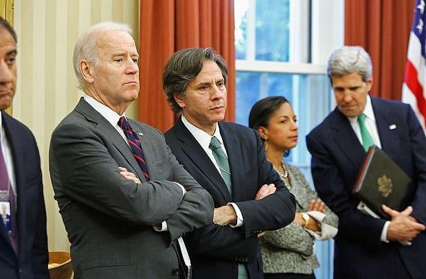 Antony Blinken có hai mươi năm gắn bó với Tổng thống đắc cử Joe Biden trong vai trò trợ lý thân cận tại Thượng viện Mỹ, cố vấn an ninh quốc gia khi ông Biden là Phó Tổng thống và sắp tới sẽ là Ngoại trưởng (Ảnh: Reuters) Antony Blinken có hai mươi năm gắn bó với Tổng thống đắc cử Joe Biden trong vai trò trợ lý thân cận tại Thượng viện Mỹ, cố vấn an ninh quốc gia khi ông Biden là Phó Tổng thống và sắp tới sẽ là Ngoại trưởng (Ảnh: Reuters)