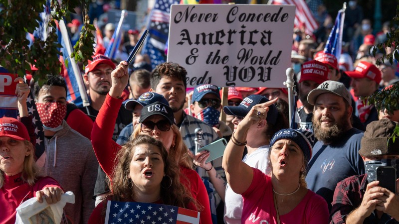 Cuộc tuần hành của nhóm MAGA ủng hộ ông Trump diễn ra tại Washington DC hồi tháng 11 năm 2020 (Ảnh: Reuters) Cuộc tuần hành của nhóm MAGA ủng hộ ông Trump diễn ra tại Washington DC hồi tháng 11 năm 2020 (Ảnh: Reuters)