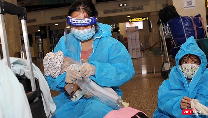 Ba mẹ con trở về quê, còn ba ở lại tiếp tục bám trụ cùng TP.HCM đang chống chọi với dịch Covid-19. Ảnh: GVT.