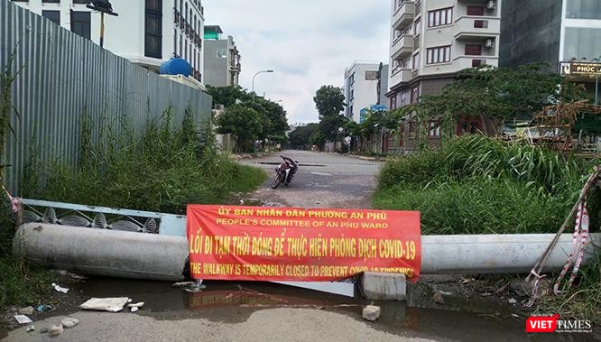 &quot;Các đường phụ, lối nhỏ, hẻm ra - vào khu vực thuộc vùng xanh” đều phải “phong tỏa cứng”, không cho ra - vào kể cả người và phương tiện&quot; là chỉ đạo của UBND TP.HCM khi thiết lập các &quot;vùng xanh&quot;. Ảnh: GVT.