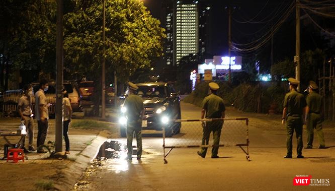 Một chốt chặn kiểm soát người dân ra đường hồi cuối tháng 7/2021 tại TP. Thủ Đức, TP.HCM Một chốt chặn kiểm soát người dân ra đường hồi cuối tháng 7/2021 tại TP. Thủ Đức, TP.HCM