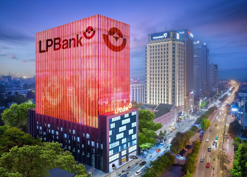 LPBank là ngân hàng đầu tiên công bố báo cáo tài chính quý III 