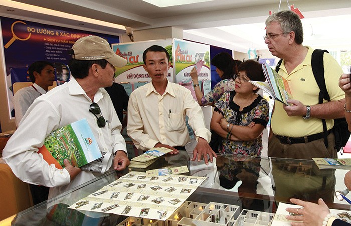 Sự sôi động của thị trường bất động sản khiến nhu cầu tuyển dụng nhân sự của các DN không ngừng tăng lên. 