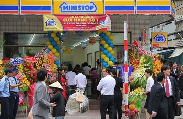 Cửa hàng đầu tiên giữa G7 và Ministop được khai trương cuối năm 2011 và hiện đang được sửa lại. 