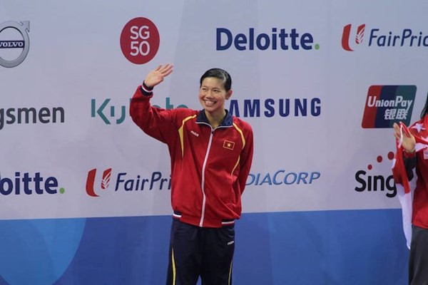 Nữ kình ngư Ánh Viên nhận cả… bao tải tiền thưởng ảnh 1 Nữ kình ngư Ánh Viên nhận cả… bao tải tiền thưởng ảnh 1