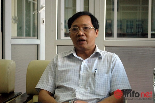 Thầy Phạm Văn Bổng trao đổi với PV Infonet. Thầy Phạm Văn Bổng trao đổi với PV Infonet.