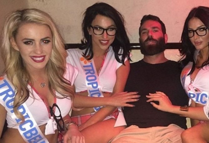 Những thú ăn chơi khét tiếng của ông hoàng Instagram  ảnh 8 Những thú ăn chơi khét tiếng của ông hoàng Instagram  ảnh 8