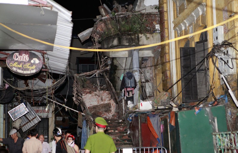 35 nhân viên thoát chết kỳ diệu trong vụ sập nhà cổ 107 phố Trần Hưng Đạo ảnh 5