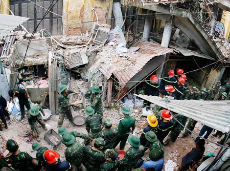 Vụ sập biệt thự cổ đã đặt ra nhiều câu hỏi về công tác quản lý. Vụ sập biệt thự cổ đã đặt ra nhiều câu hỏi về công tác quản lý.