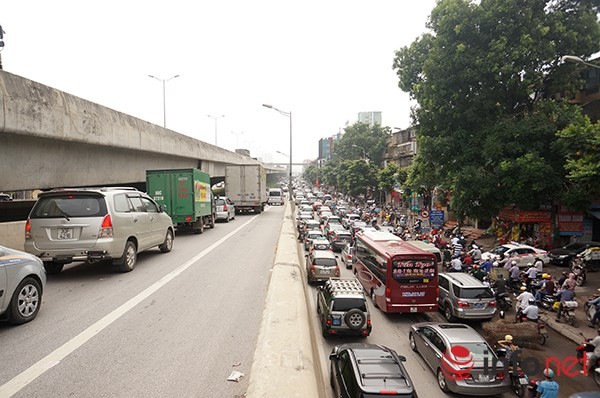 Hà Nội: Nhiều tuyến đường tê liệt suốt sáng vì ùn tắc ảnh 10