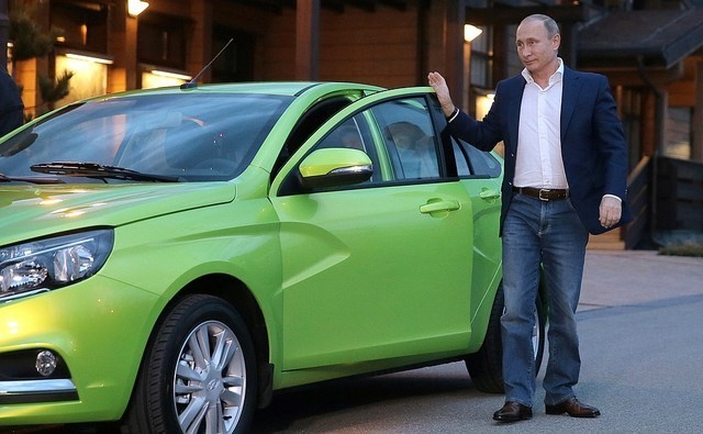 Ông Putin đích thân lái xe Lada Vesta giá 166 triệu đồng ảnh 1 Ông Putin đích thân lái xe Lada Vesta giá 166 triệu đồng ảnh 1