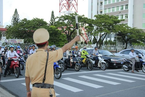 Bí thư trẻ liên tục “vi hành“: Đà Nẵng tắt đèn giao thông, CSGT tổng lực ra quân ảnh 1