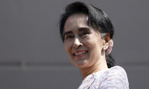 Bà Aung San Suu Kyi. 