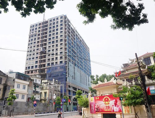 Sai phạm xây dựng tại nhà 8B Lê Trực đã gây bất bình dư luận cả nước. Ảnh: Giang Huy. Sai phạm xây dựng tại nhà 8B Lê Trực đã gây bất bình dư luận cả nước. Ảnh: Giang Huy.