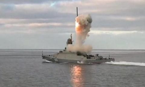 Chiến hạm Nga khai hỏa hệ thống Kalibr-NK.