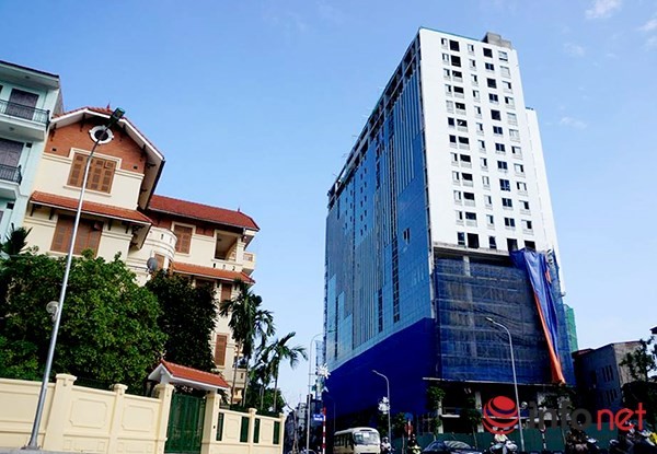 Hình ảnh “cắt ngọn” tòa nhà 8B Lê Trực ảnh 1 Hình ảnh “cắt ngọn” tòa nhà 8B Lê Trực ảnh 1