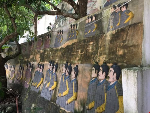 Choáng trước đồ quý trong biệt phủ 100 tỉ của đại gia vàng ở đèo Hải Vân ảnh 4