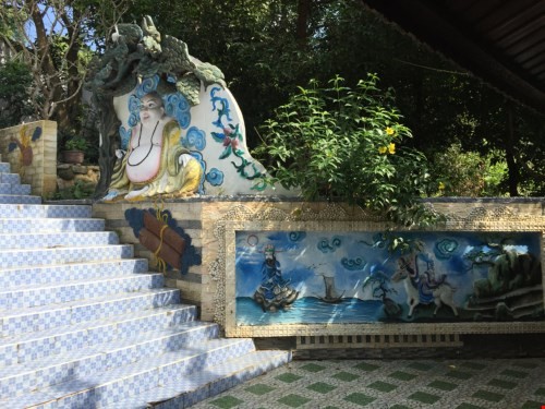 Choáng trước đồ quý trong biệt phủ 100 tỉ của đại gia vàng ở đèo Hải Vân ảnh 1