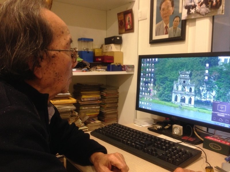 PGS Hà Đình Đức - người 25 năm “kết duyên” với cụ rùa Hồ Gươm. PGS Hà Đình Đức - người 25 năm “kết duyên” với cụ rùa Hồ Gươm.