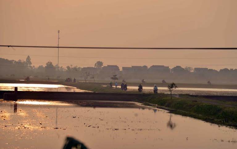 Ùn tắc “trên từng cây số”, dân băng đồng tìm đường về Hà Nội, TPHCM ảnh 7 Ùn tắc “trên từng cây số”, dân băng đồng tìm đường về Hà Nội, TPHCM ảnh 7