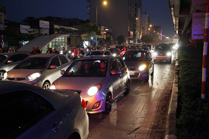 Ùn tắc “trên từng cây số”, dân băng đồng tìm đường về Hà Nội, TPHCM ảnh 11 Ùn tắc “trên từng cây số”, dân băng đồng tìm đường về Hà Nội, TPHCM ảnh 11