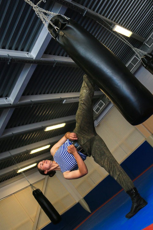 Cận chiến là phần không thể thiếu trong hoạt động huấn luyện của lính dù (Igor Rudenko / Bộ Quốc phòng Nga)