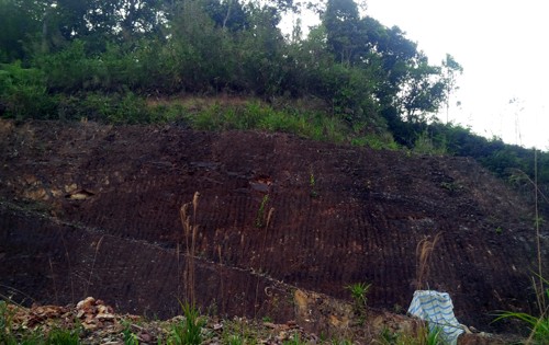 Khu vực núi nơi ông Liếc đào hầm. Ảnh: Tiến Hùng. Khu vực núi nơi ông Liếc đào hầm. Ảnh: Tiến Hùng.