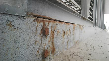 Nhiều hạng mục của nhà chờ xe buýt nhanh ở nhiều tuyến đường bị hư hỏng. Nhiều hạng mục của nhà chờ xe buýt nhanh ở nhiều tuyến đường bị hư hỏng.