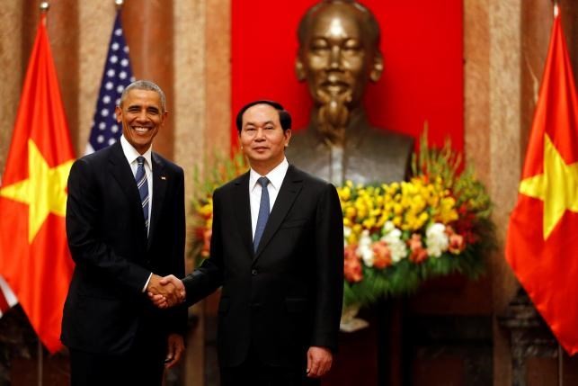 Tổng thống Obama đã công bố quyết định lịch sử bãi bỏ hoàn toàn cấm vận vũ khí với Việt Nam hôm 23/5