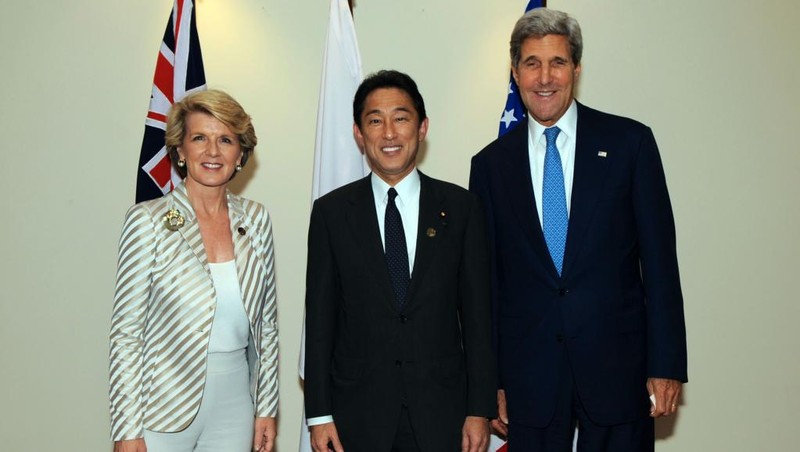 Ngoại trưởng Úc Julie Bishop, Ngoại trưởng Nhật Fumio Kishida và Ngoại trưởng Mỹ John Kerry