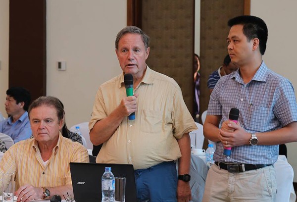 Chuyên gia Đức phát biểu tại hội nghị.