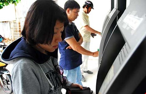 Hàng loạt vụ "bỗng dưng" mất tiền: Ngân hàng phải ‘vá’ các lỗ hổng  ảnh 1 Hàng loạt vụ "bỗng dưng" mất tiền: Ngân hàng phải ‘vá’ các lỗ hổng  ảnh 1